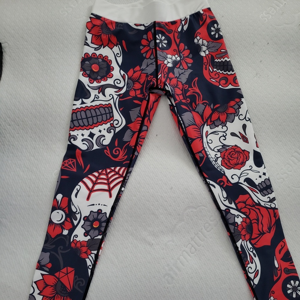 Skull print capris leggings